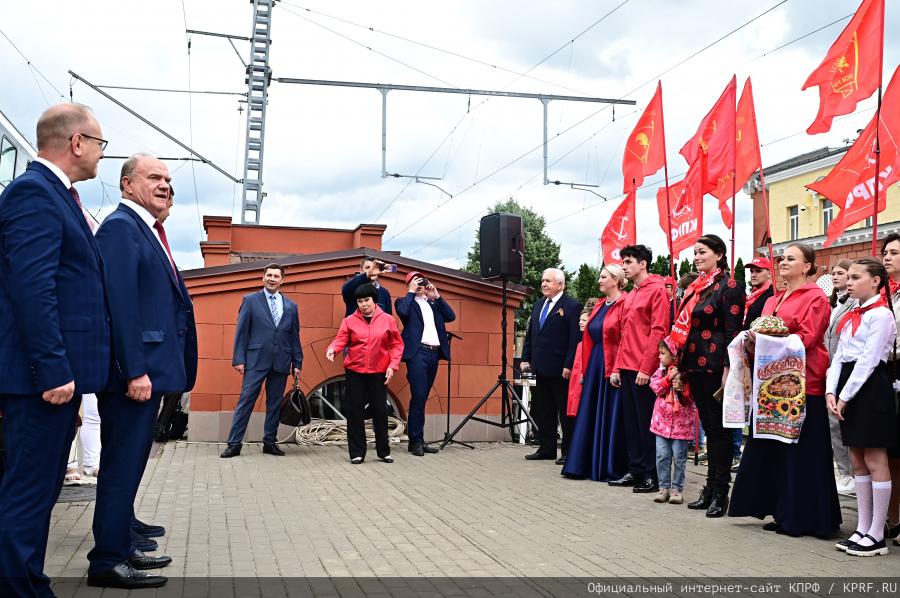 Через экономическую независимость и мобилизацию - к социальному государству!