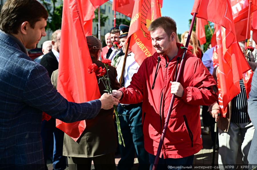Через экономическую независимость и мобилизацию - к социальному государству!