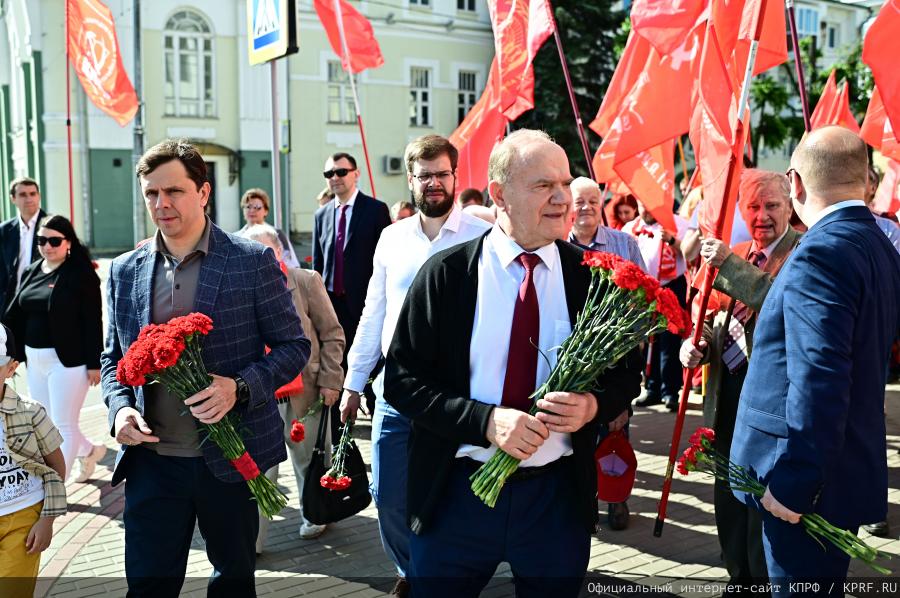 Через экономическую независимость и мобилизацию - к социальному государству!