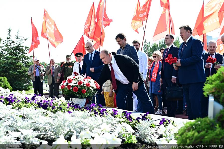 Через экономическую независимость и мобилизацию - к социальному государству!