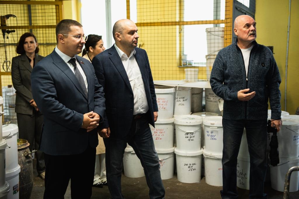 Депутат Мособлдумы Марк Черемисов с рабочим визитом посетил ООО «Палитра Руси» в г.о. Лосино-Петровский