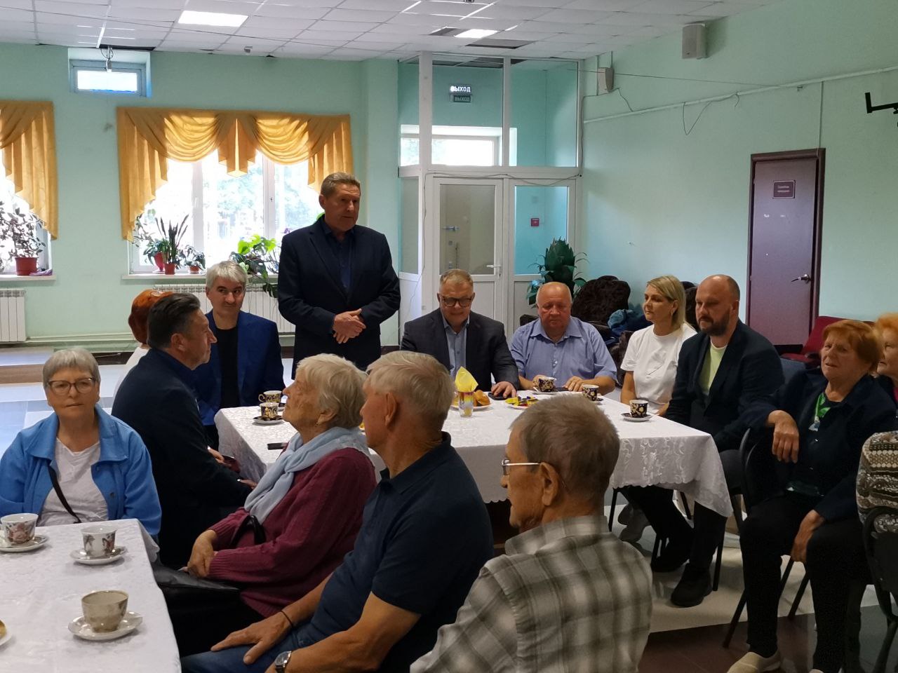 Председатель Московского областного отделения «Дети войны» Александр Наумов и Председатель Комитета Мособлдумы Владимир Барсуков посетили детей войны в Белоомуте