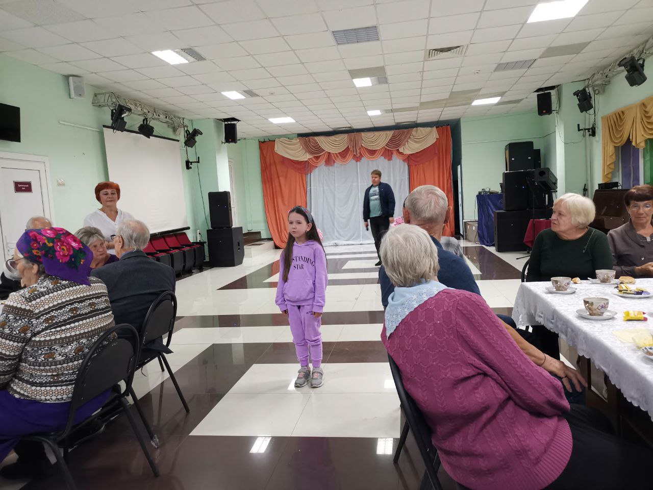 Председатель Московского областного отделения «Дети войны» Александр Наумов и Председатель Комитета Мособлдумы Владимир Барсуков посетили детей войны в Белоомуте