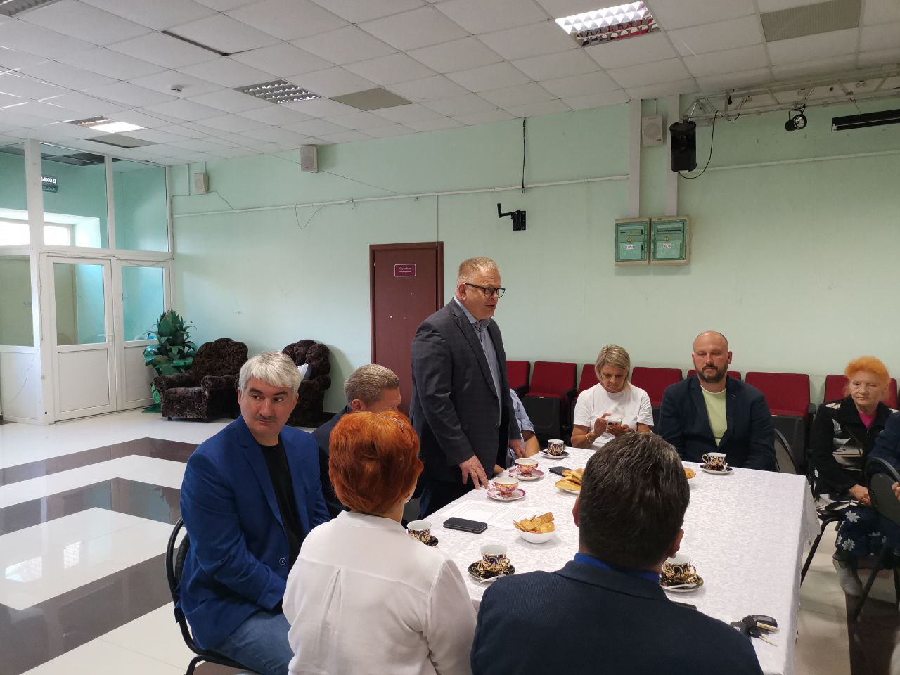 Председатель Московского областного отделения «Дети войны» Александр Наумов и Председатель Комитета Мособлдумы Владимир Барсуков посетили детей войны в Белоомуте