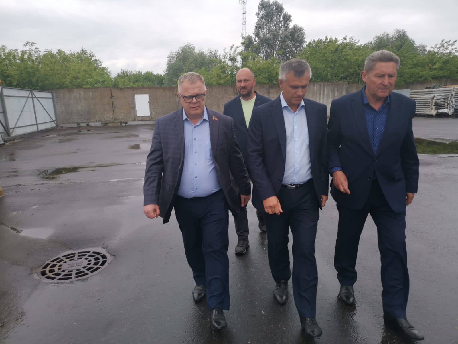 Заместитель Председателя Московской областной Думы, руководитель фракции КПРФ Александр Наумов посетил молокозавод в Зарудне