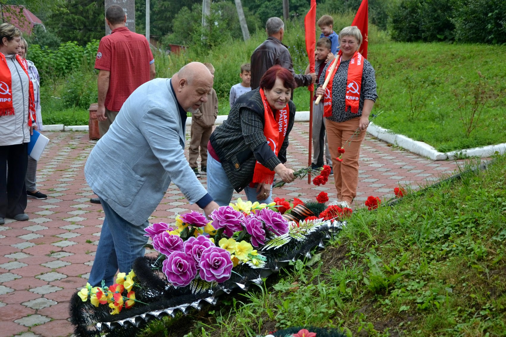 Коммунисты Озёр поддержали федеральную акцию - Всероссийского автопробега