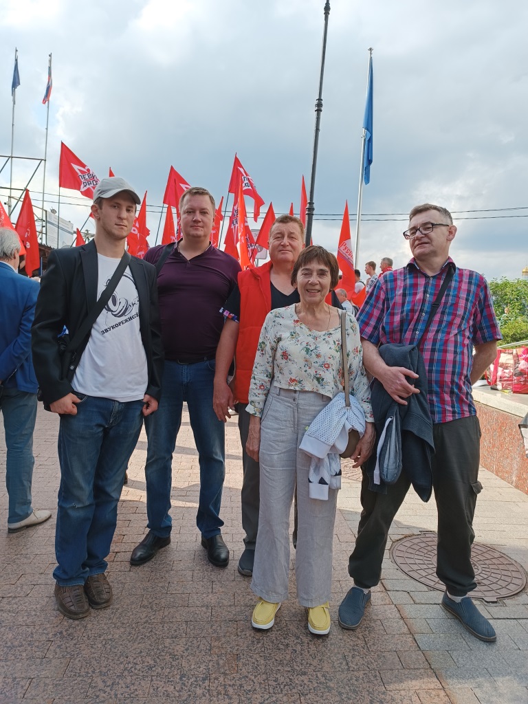 Химкинские коммунисты приняли активное участие в проведении антифашистского митинга в Москве у здания представительства EC
