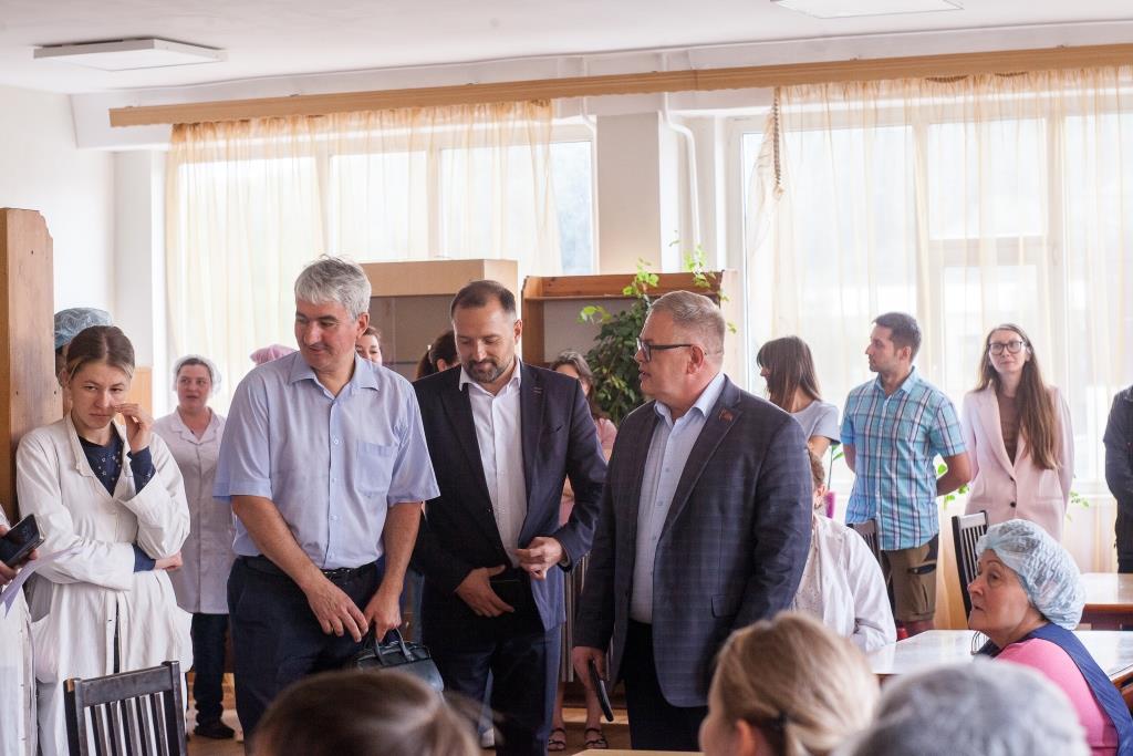Кандидат в Губернаторы Подмосковья от КПРФ Александр Наумов посетил с рабочим визитом предприятие «Конфаэль» в г.о. Красногорск