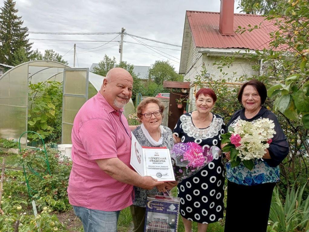 Коммунисты Озёр поздравили ветерана-коммуниста, члена МОО ООО «Дети войны» с днём рождения
