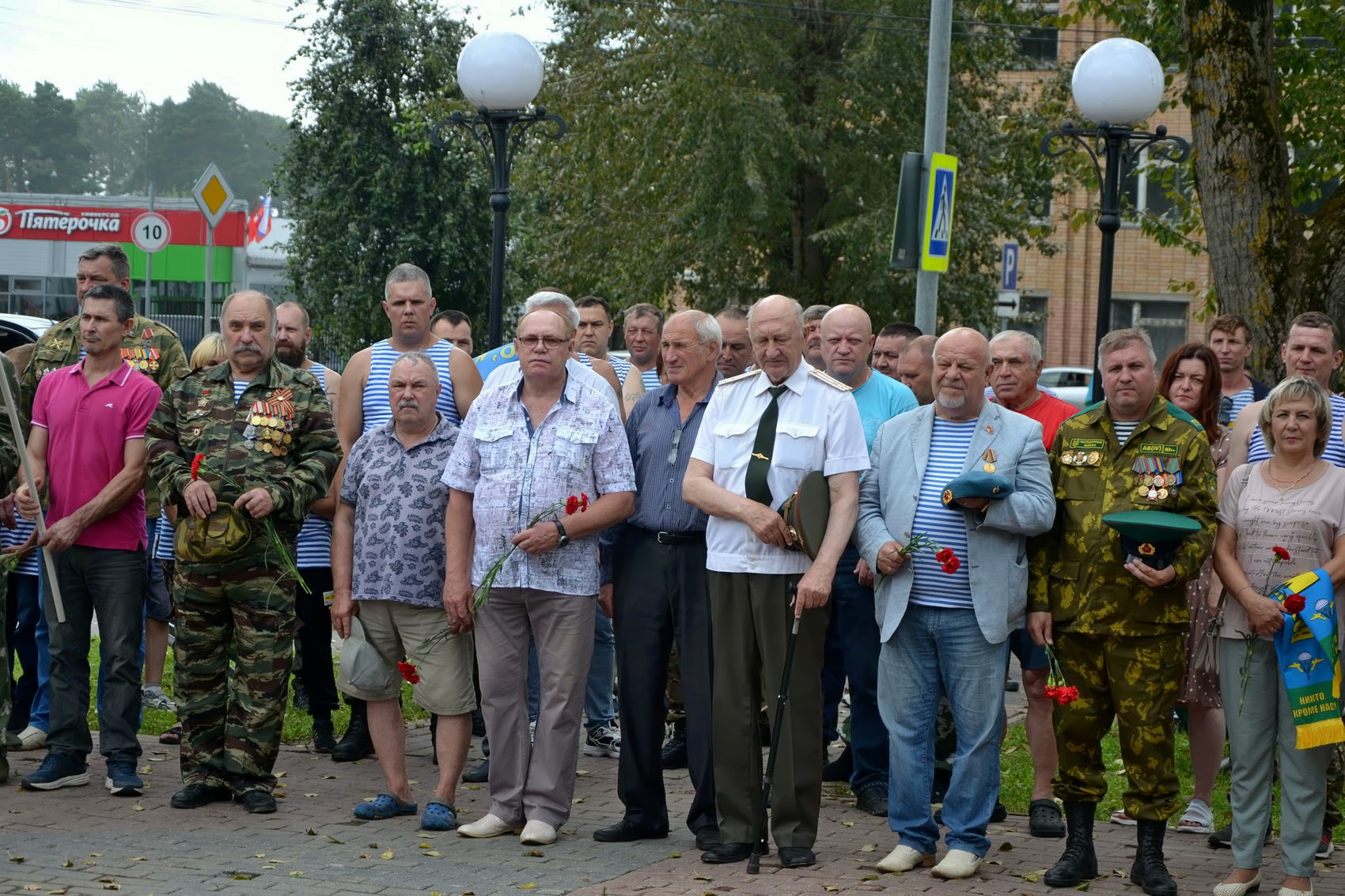 Озёрские коммунисты приняли участие в праздновании дня ВДВ