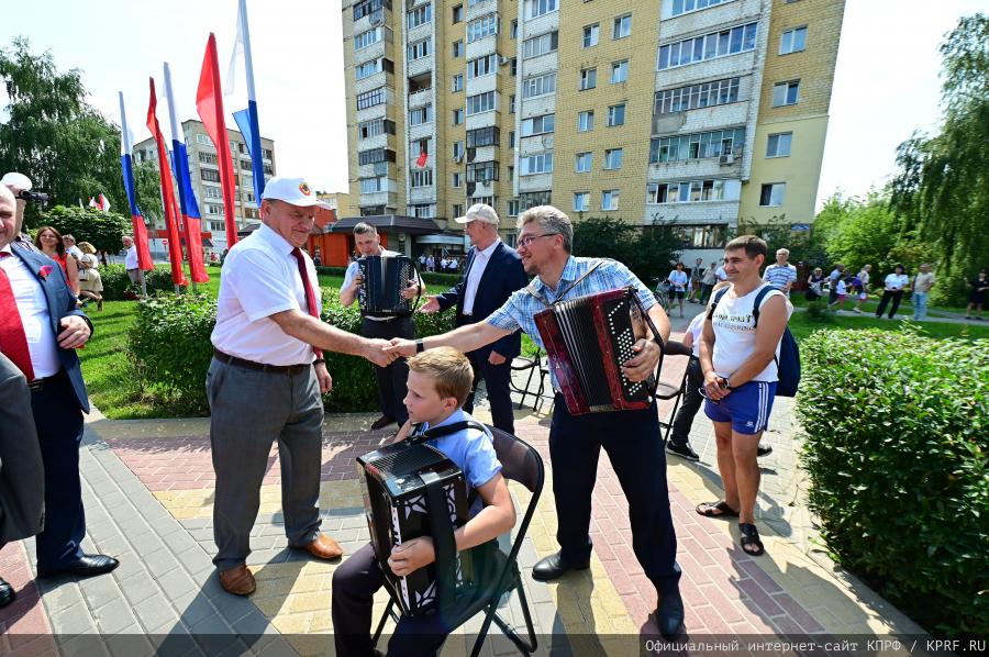 «Утраивать силы и побеждать!». Итоговый репортаж о рабочем визите Г.А. Зюганова в Орловскую область