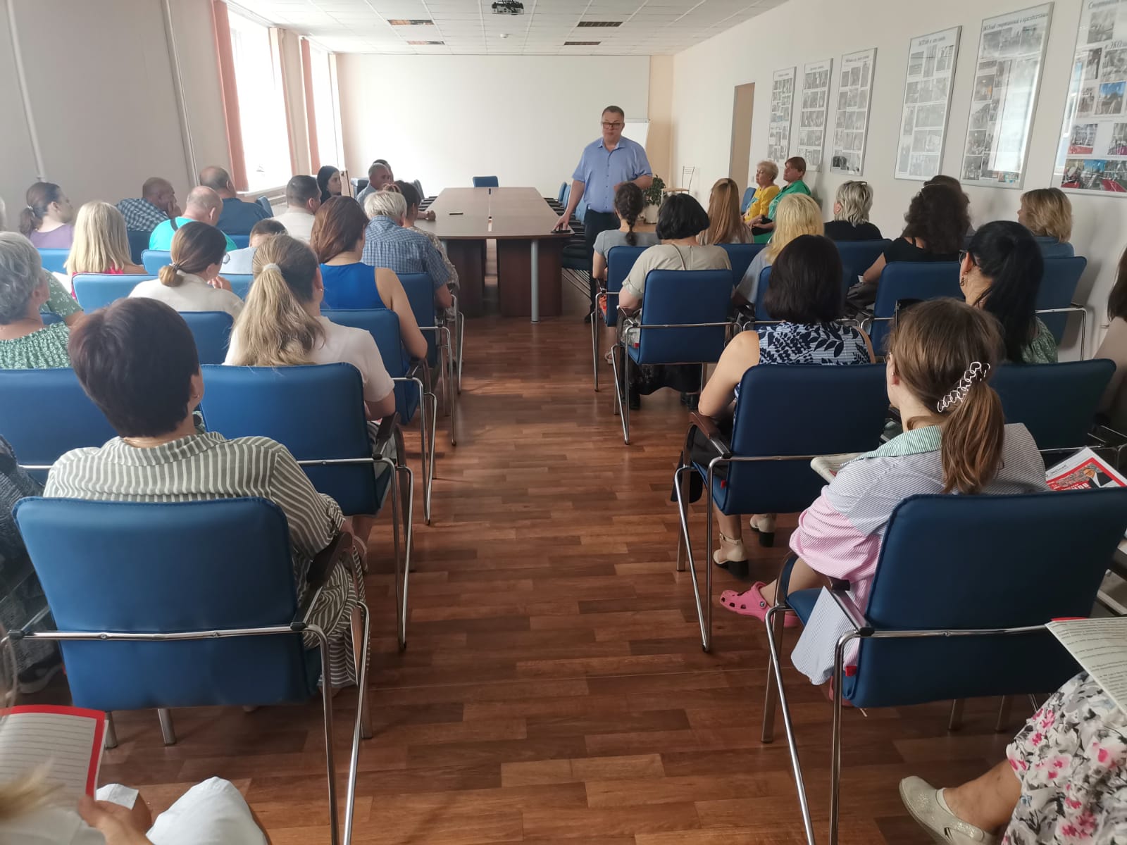 Заместитель Председателя Московской областной Думы - руководитель фракции КПРФ - Александр Наумов посетил фармацевтическое предприятие «ЭКОлаб»