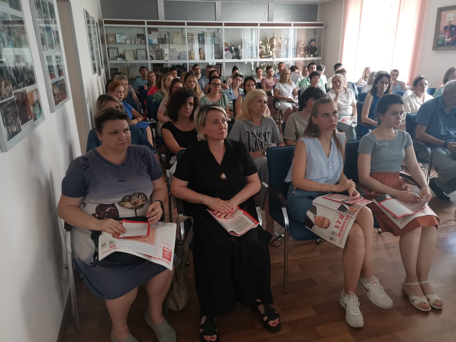 Заместитель Председателя Московской областной Думы - руководитель фракции КПРФ - Александр Наумов посетил фармацевтическое предприятие «ЭКОлаб»