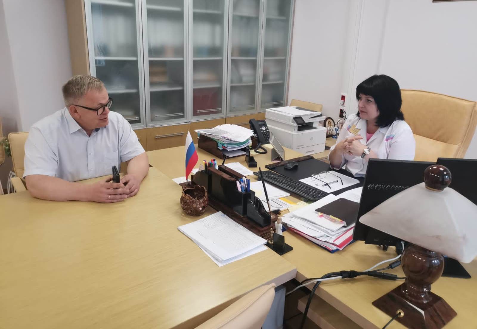 Заместитель Председателя Московской областной Думы - руководитель фракции КПРФ Александр Наумов посетил Ступинскую областную клиническую больницу