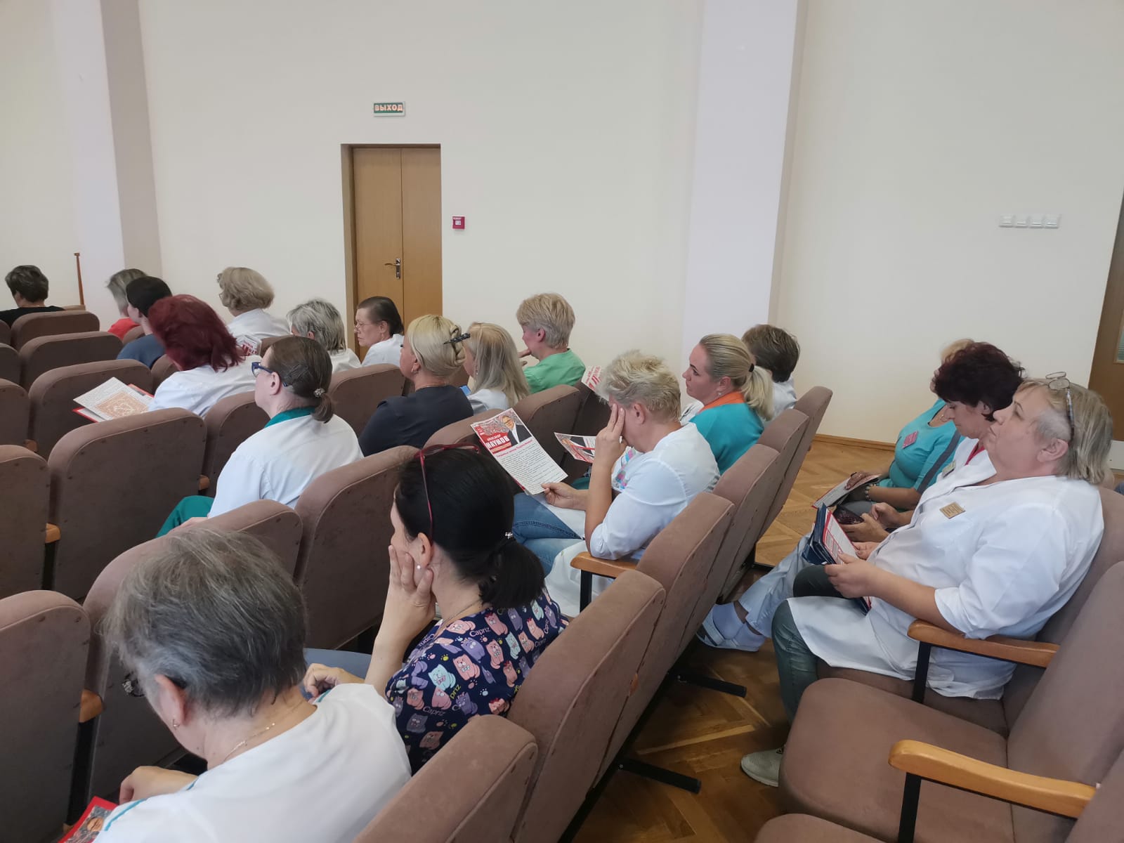 Заместитель Председателя Московской областной Думы - руководитель фракции КПРФ Александр Наумов посетил Ступинскую областную клиническую больницу