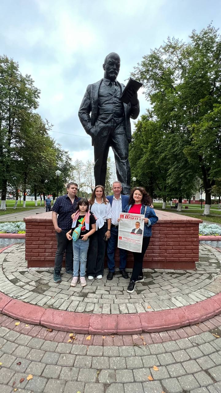 Балашихинские коммунисты активно агитируют граждан поддержать кандидата в губернаторы от КПРФ Александра Наумова