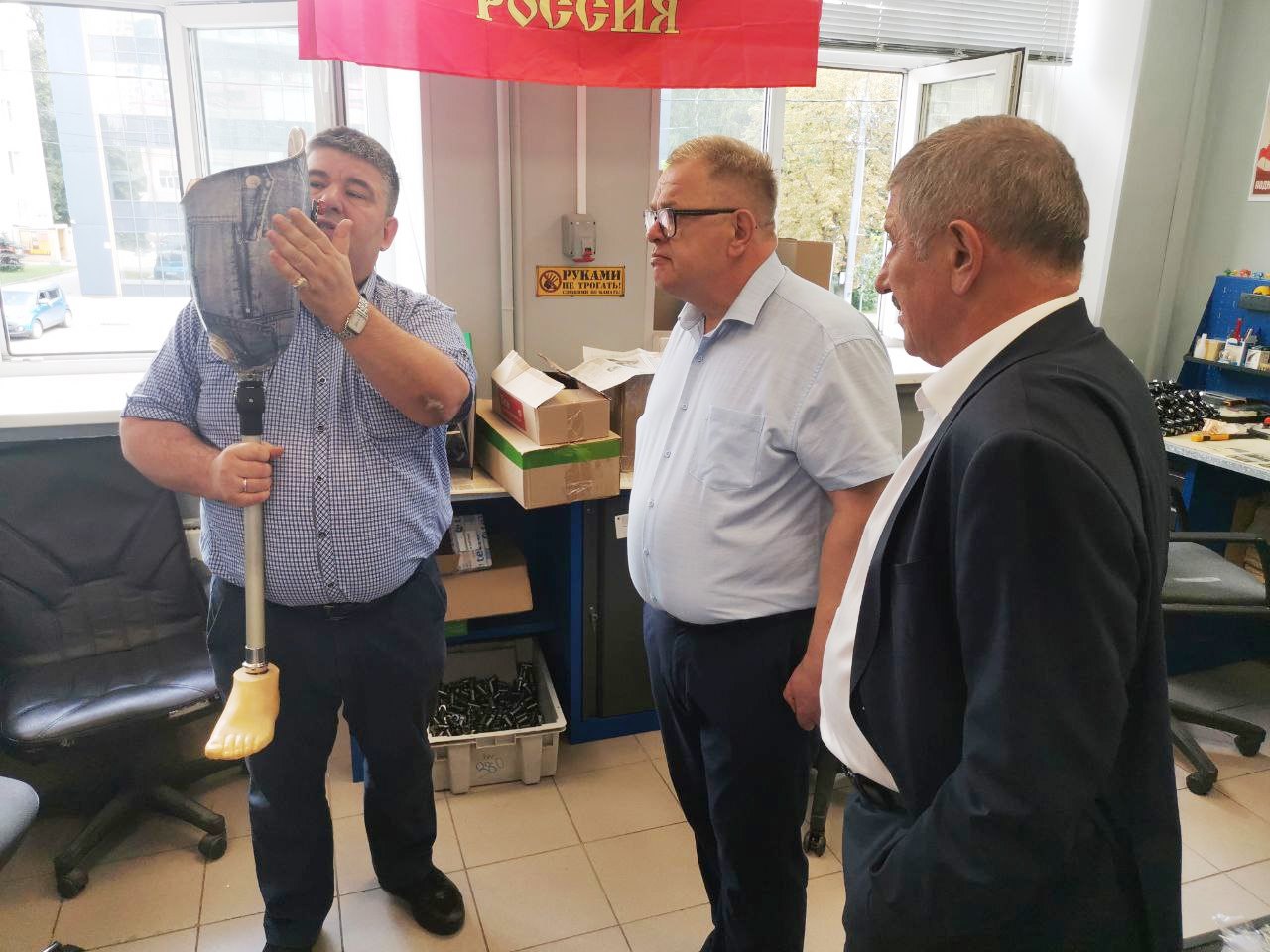 Кандидат в Губернаторы Московской области от КПРФ Александр Наумов посетил Реутовский экспериментальный завод средств протезирования
