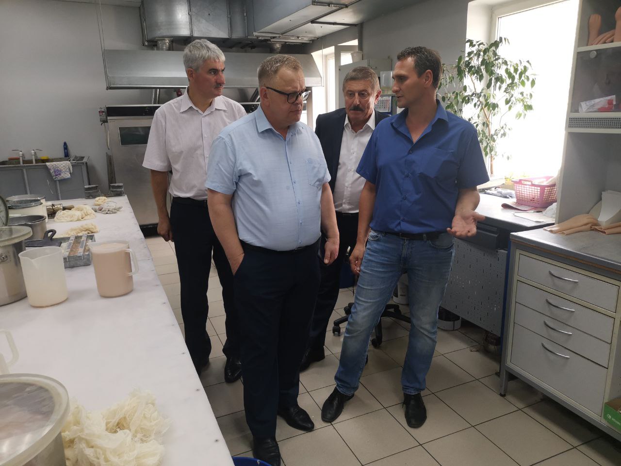 Кандидат в Губернаторы Московской области от КПРФ Александр Наумов посетил Реутовский экспериментальный завод средств протезирования