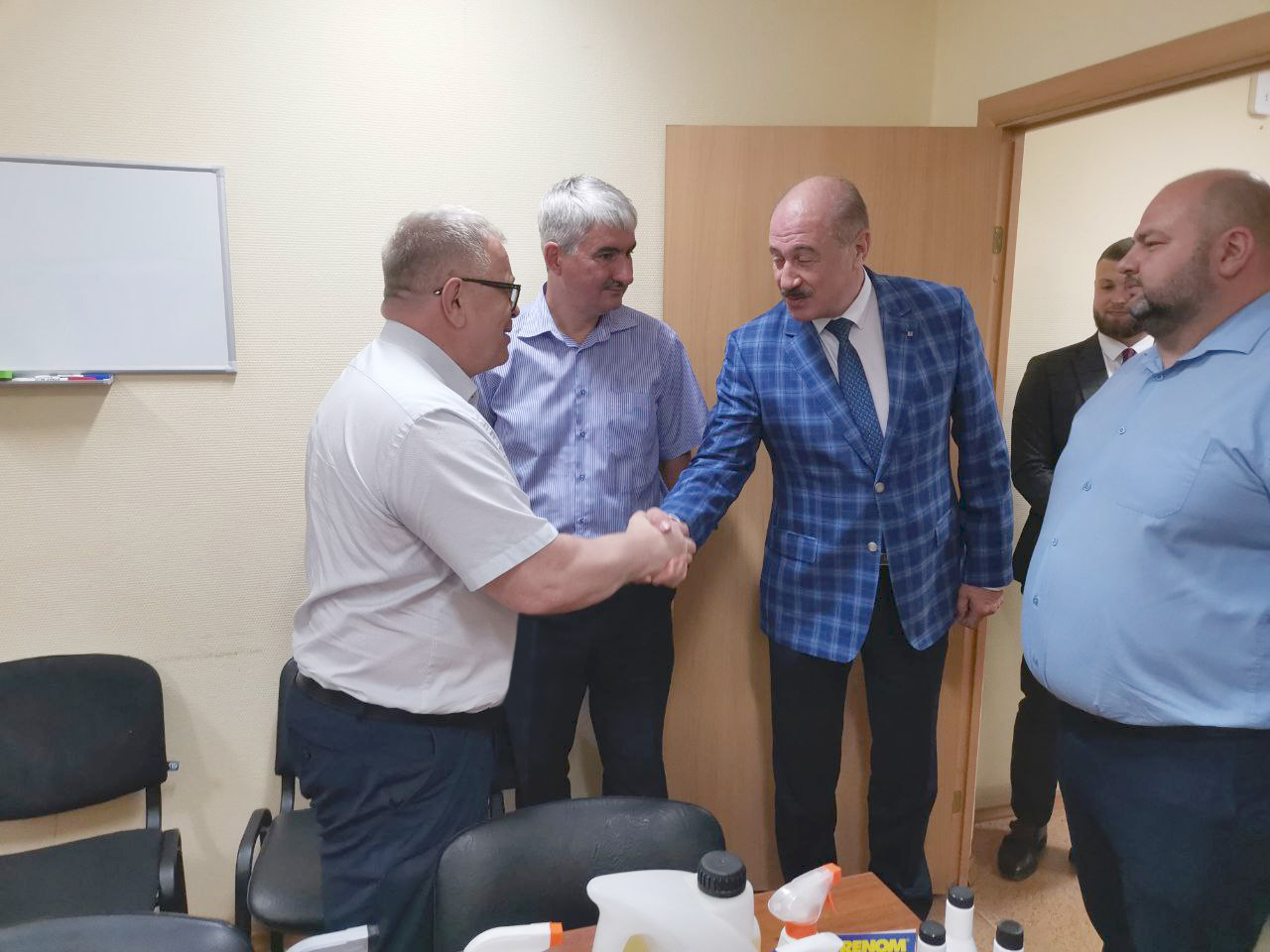 Кандидат в Губернаторы Московской области от КПРФ Александр Наумов посетил предприятие АО «Автохимпроект» в городе Химки