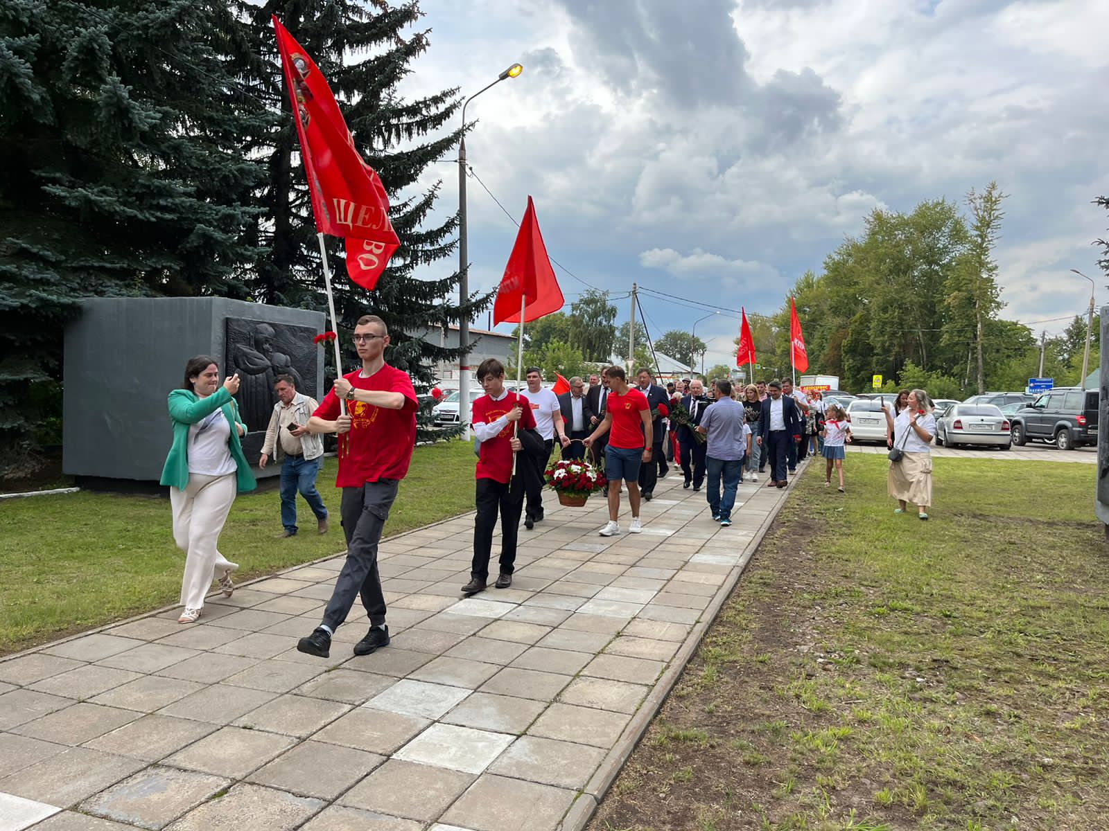 Заместитель Председателя ЦК КПРФ В.И. Кашин возложил цветы к мемориалу «Погибшим воинам-химикам» в г.о. Щёлково