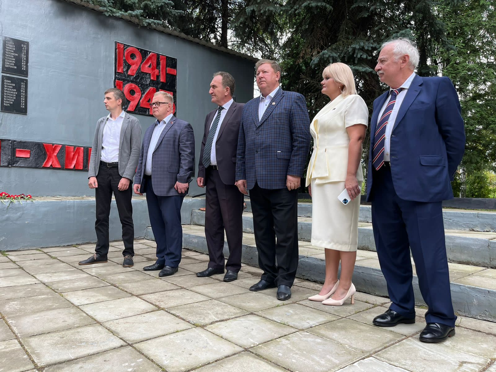 Заместитель Председателя ЦК КПРФ В.И. Кашин возложил цветы к мемориалу «Погибшим воинам-химикам» в г.о. Щёлково