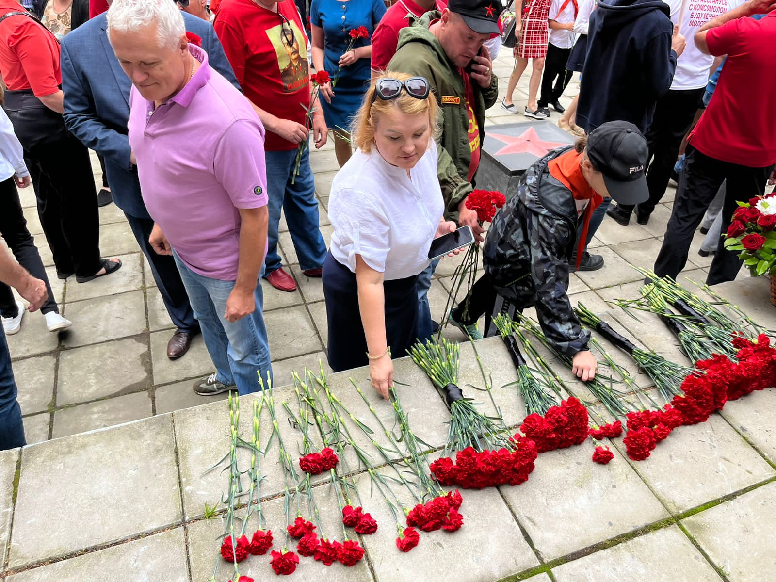 Заместитель Председателя ЦК КПРФ В.И. Кашин возложил цветы к мемориалу «Погибшим воинам-химикам» в г.о. Щёлково