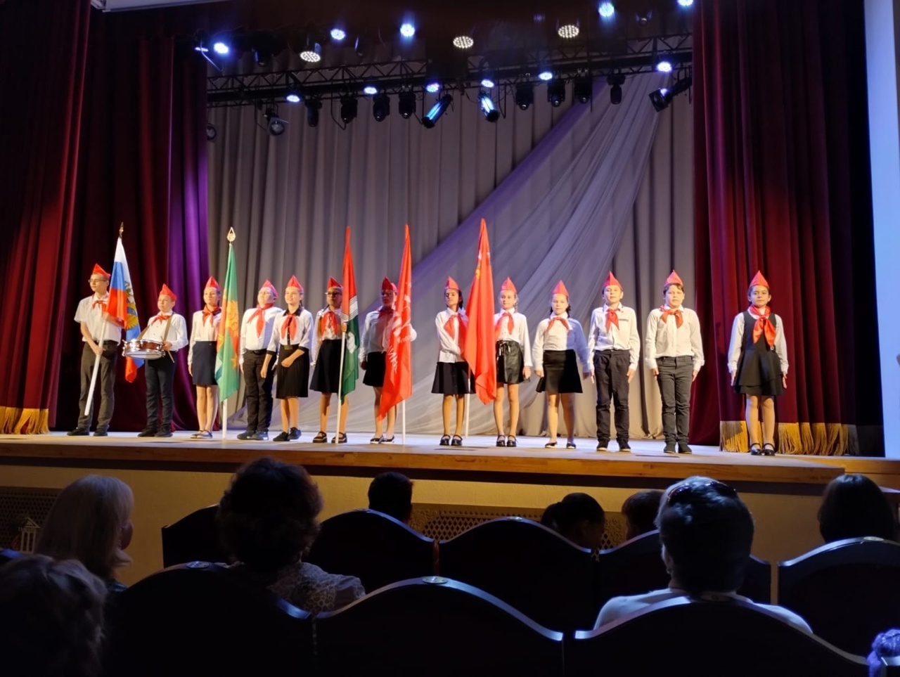 «Связь поколений... Нить, которую разорвать нельзя...»