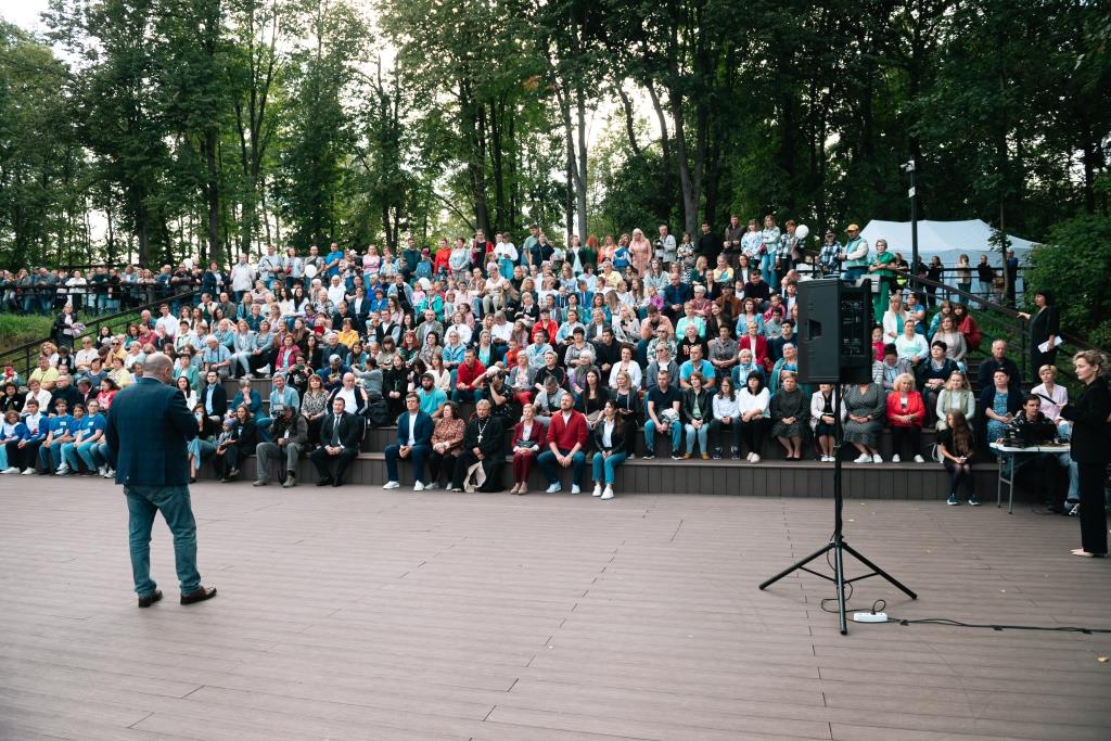 Депутат Мособлдумы Марк Черемисов принял участие в праздновании Дня г.о. Лосино-Петровский и поздравил его жителей