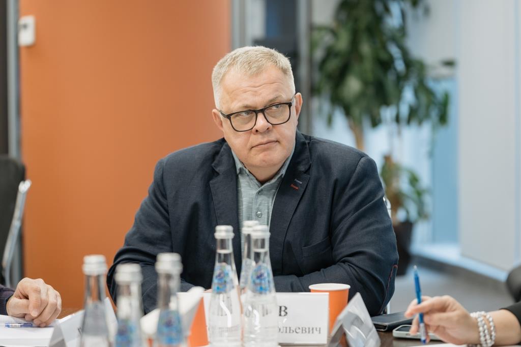 Прошла рабочая встреча кандидата на должность Губернатора Московской области от КПРФ Александра Наумова со Штабом общественного наблюдения за выборами
