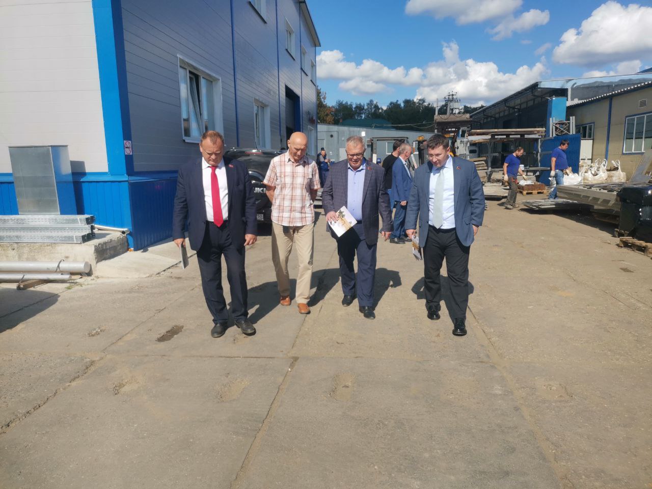 Кандидат на должность Губернатора Московской области от КПРФ Александр Наумов посетил предприятие «Оверхол-Про» в Балашихе