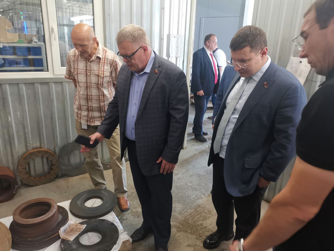 Кандидат на должность Губернатора Московской области от КПРФ Александр Наумов посетил предприятие «Оверхол-Про» в Балашихе