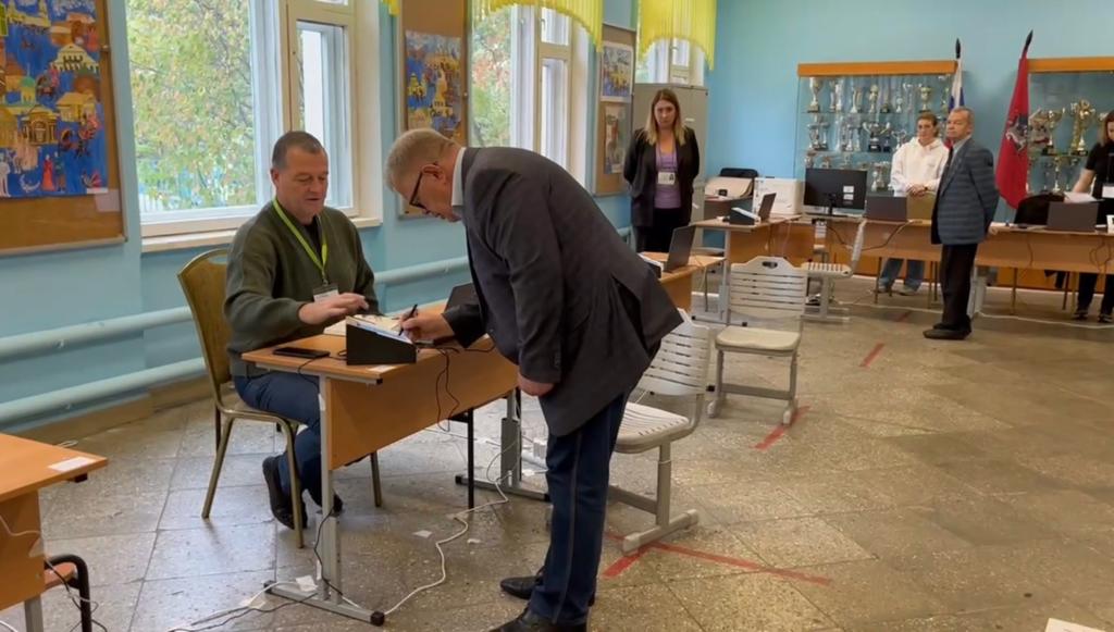 Кандидат в Губернаторы Подмосковья от КПРФ Александр Наумов проголосовал на выборах 10 сентября
