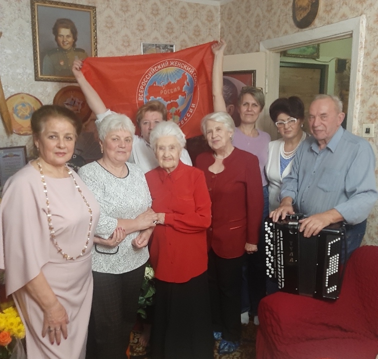 Коммунисты Подольска поздравили с Днём рождения участницу Сталинградской битвы - М.М. Рохлину