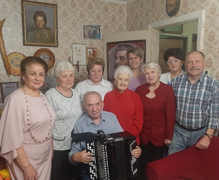 Коммунисты Подольска поздравили с Днём рождения участницу Сталинградской битвы - М.М. Рохлину