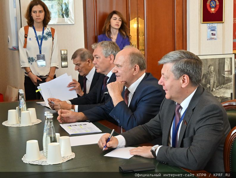 Г.А. Зюганов встретился с парламентской делегацией Республики Кубы во главе с Ласо Эрнандесом