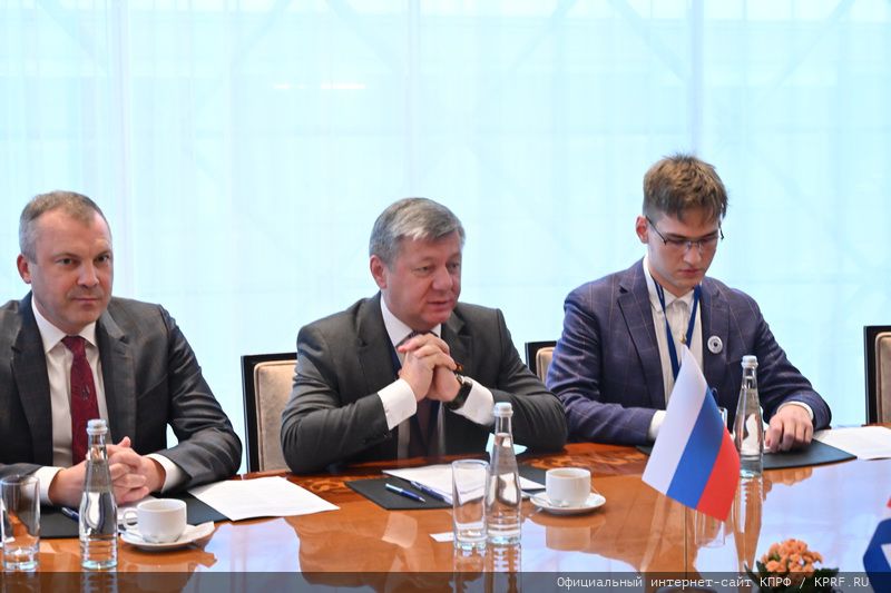 Г.А. Зюганов встретился с парламентской делегацией Республики Кубы во главе с Ласо Эрнандесом
