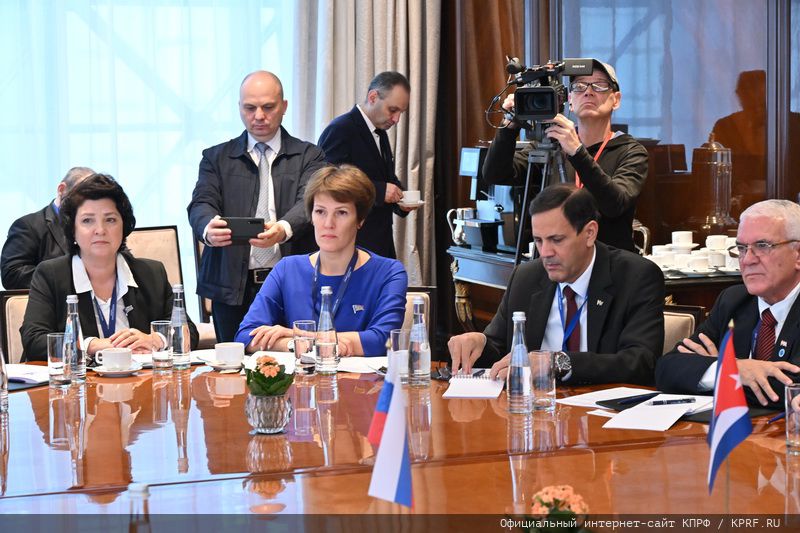 Г.А. Зюганов встретился с парламентской делегацией Республики Кубы во главе с Ласо Эрнандесом