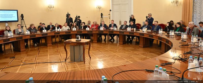 Коммунисты в Госдуме провели круглый стол по теме исторического образования