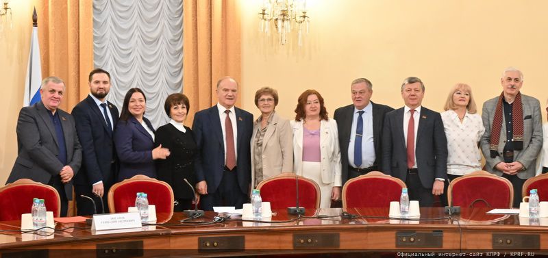 Коммунисты в Госдуме провели круглый стол по теме исторического образования