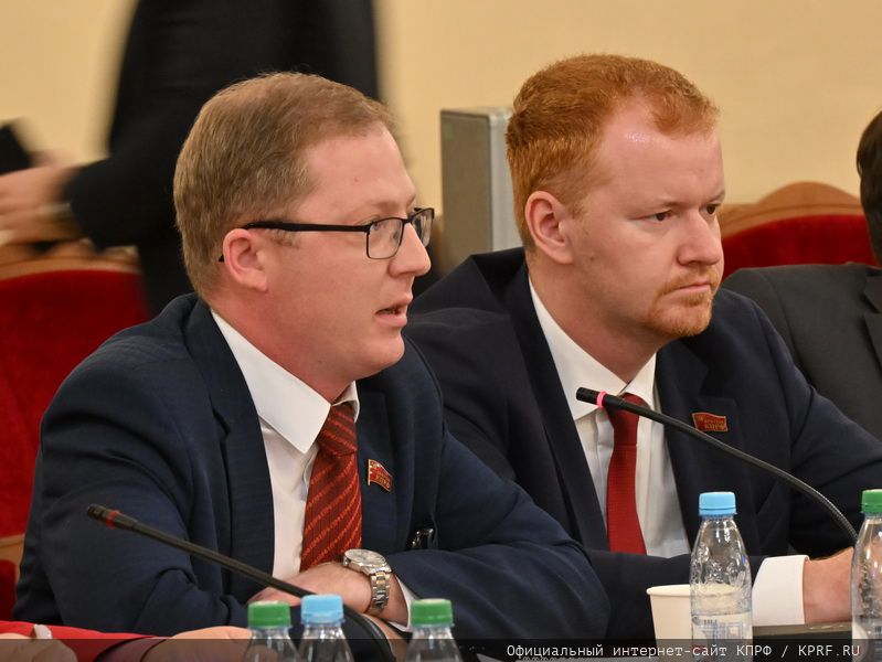 Коммунисты в Госдуме провели круглый стол по теме исторического образования