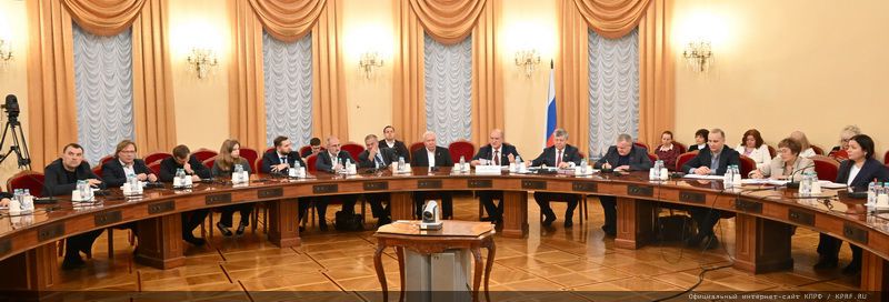 Коммунисты в Госдуме провели круглый стол по теме исторического образования