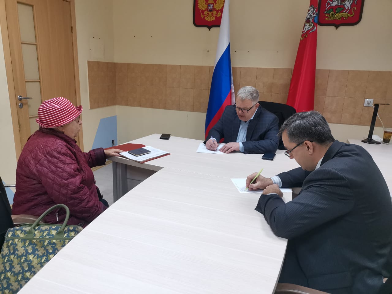 Заместитель Председателя Московской областной Думы - руководитель фракции КПРФ Александр Наумов провёл приём граждан в Ступине