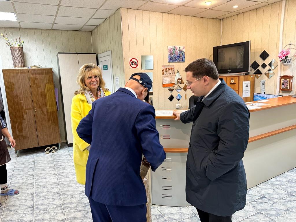 Депутат Мособлдумы Марк Черемисов за счёт личных средств приобрёл для МБОУ ЦО 12 современное многофункциональное цифровое табло для бассейна