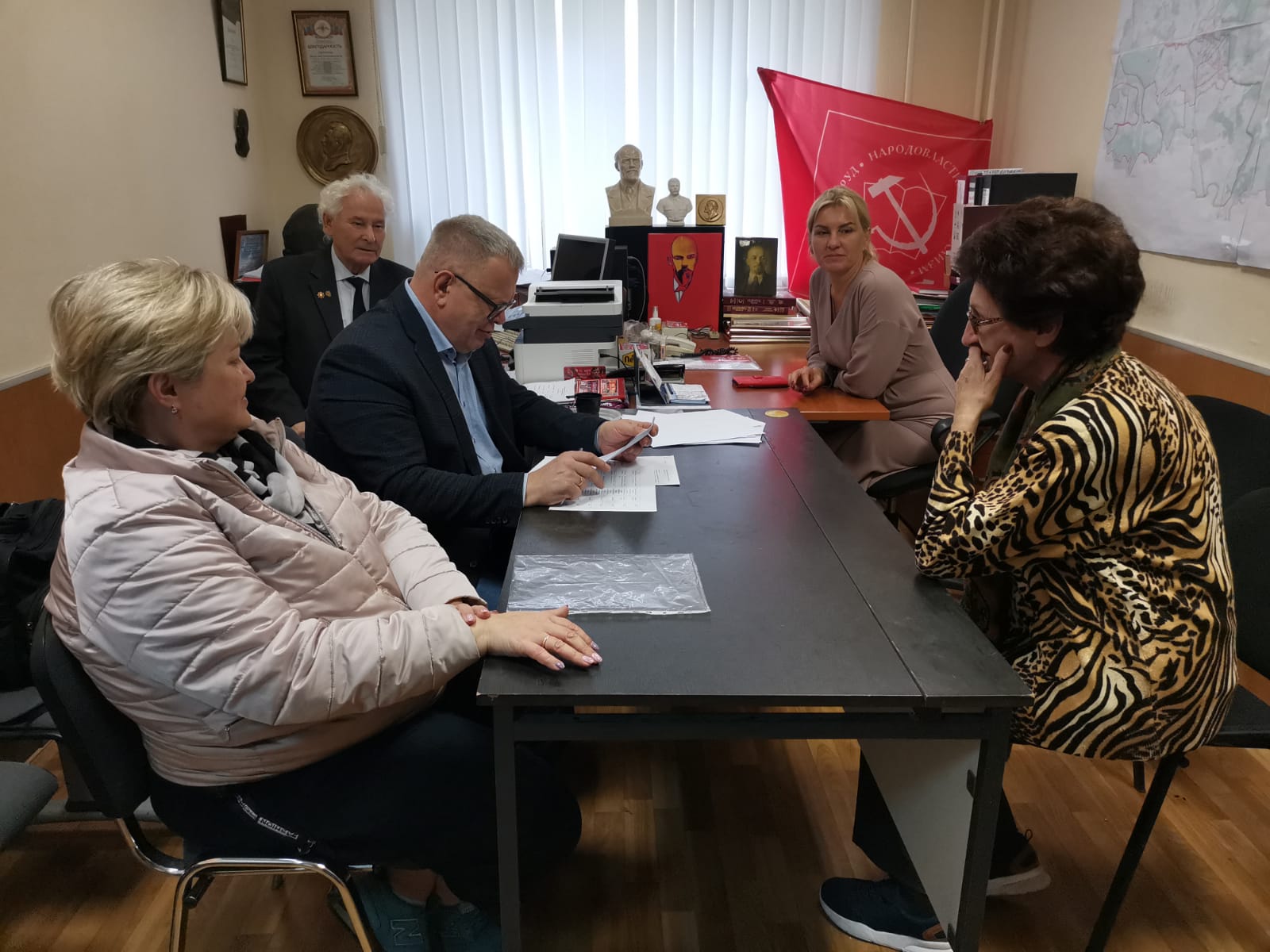 Заместитель Председателя Московской областной Думы - руководитель фракции КПРФ Александр Наумов провёл приём граждан в Ленинском городском округе