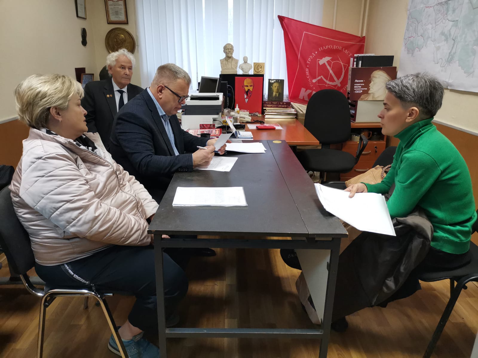 Заместитель Председателя Московской областной Думы - руководитель фракции КПРФ Александр Наумов провёл приём граждан в Ленинском городском округе