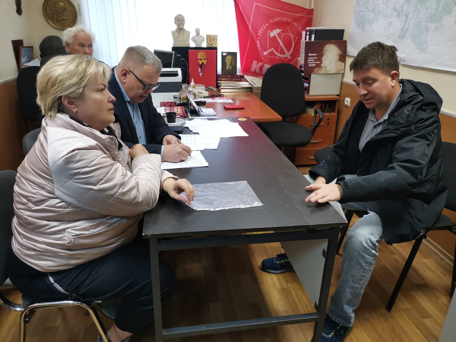 Заместитель Председателя Московской областной Думы - руководитель фракции КПРФ Александр Наумов провёл приём граждан в Ленинском городском округе