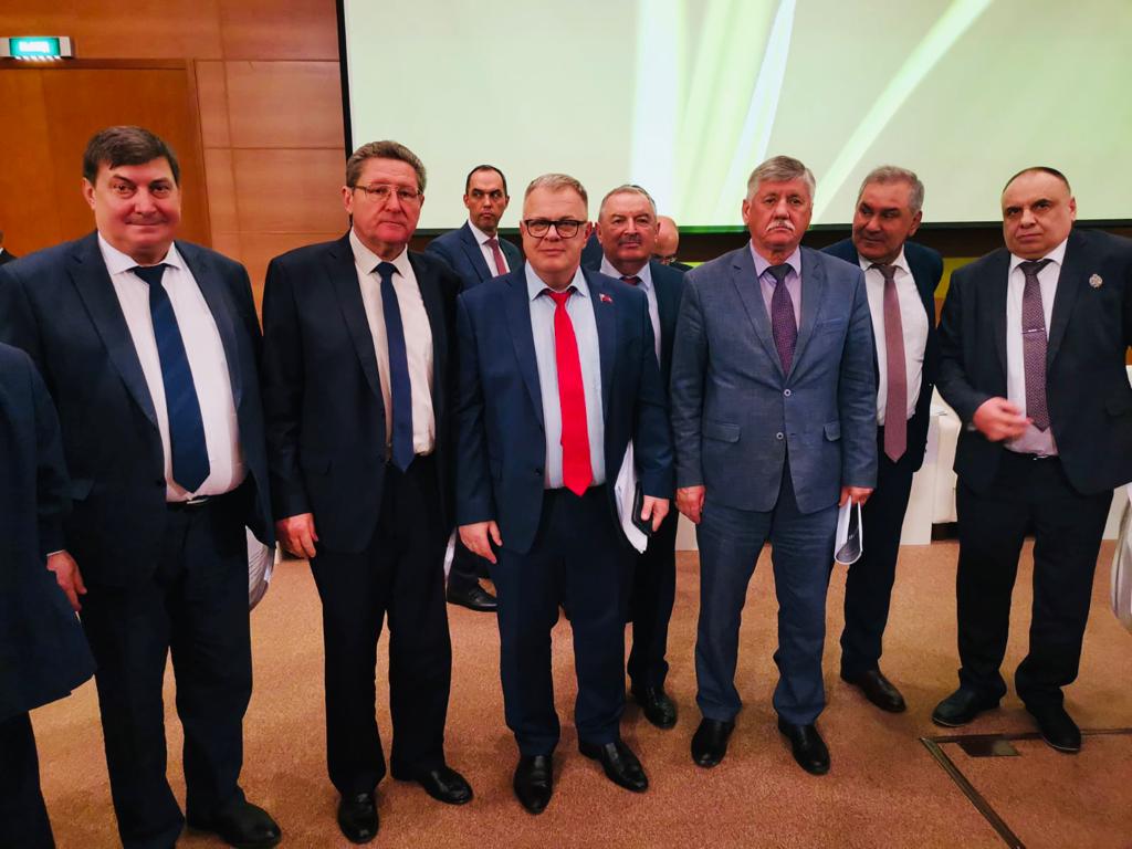 Руководитель фракции КПРФ в Мособлдуме Александр Наумов и депутаты-коммунисты Московской области приняли участие в парламентских слушаниях в Госдуме