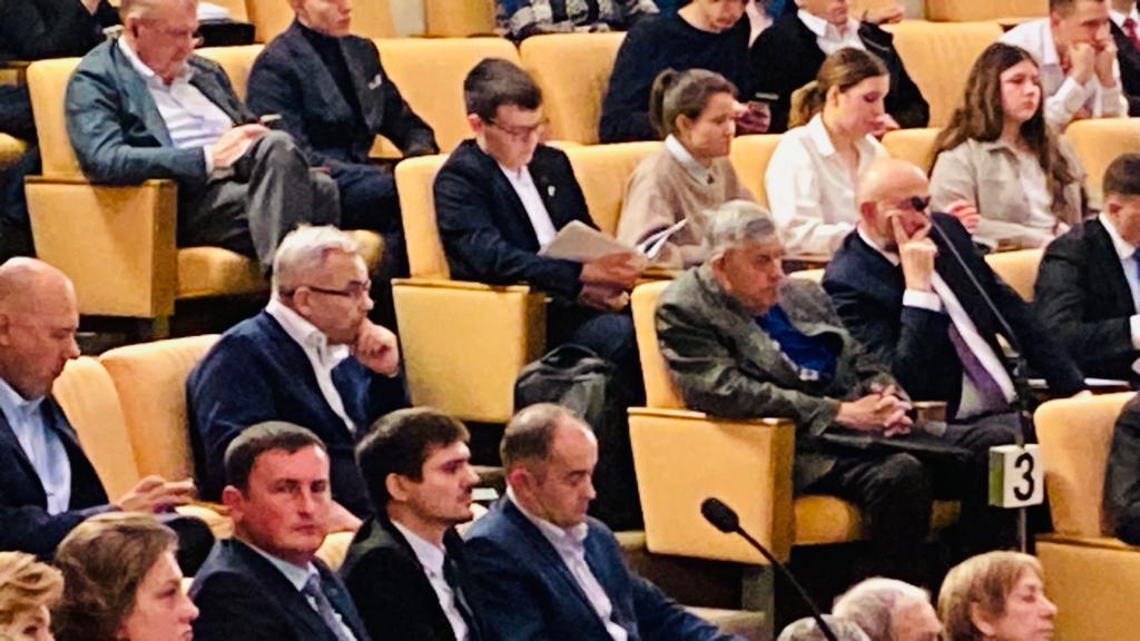 Руководитель фракции КПРФ в Мособлдуме Александр Наумов и депутаты-коммунисты Московской области приняли участие в парламентских слушаниях в Госдуме