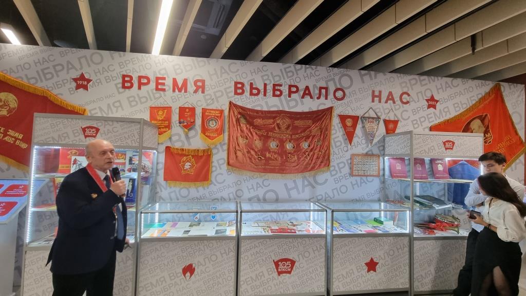 Депутат Государственной Думы Николай Васильев принял участие в открытии выставки к 105-летию ВЛКСМ