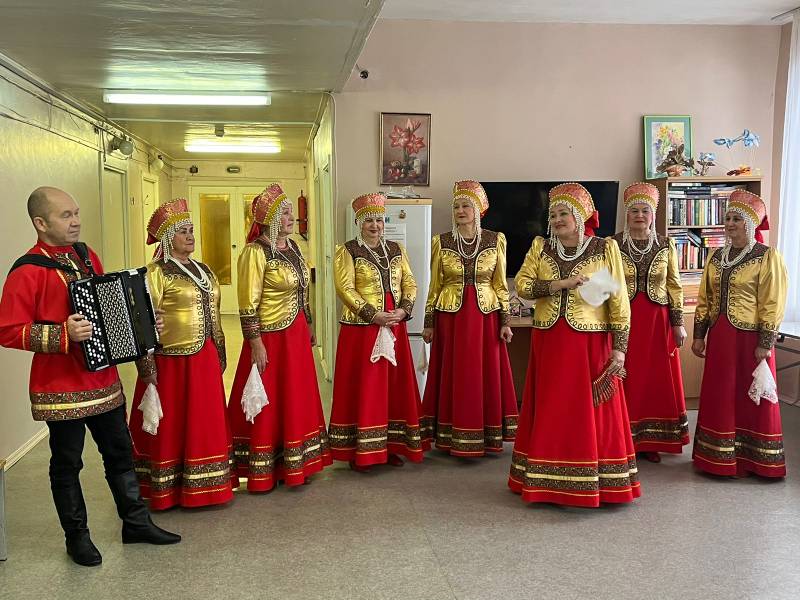 Коммунисты навестили в больнице раненных бойцов СВО